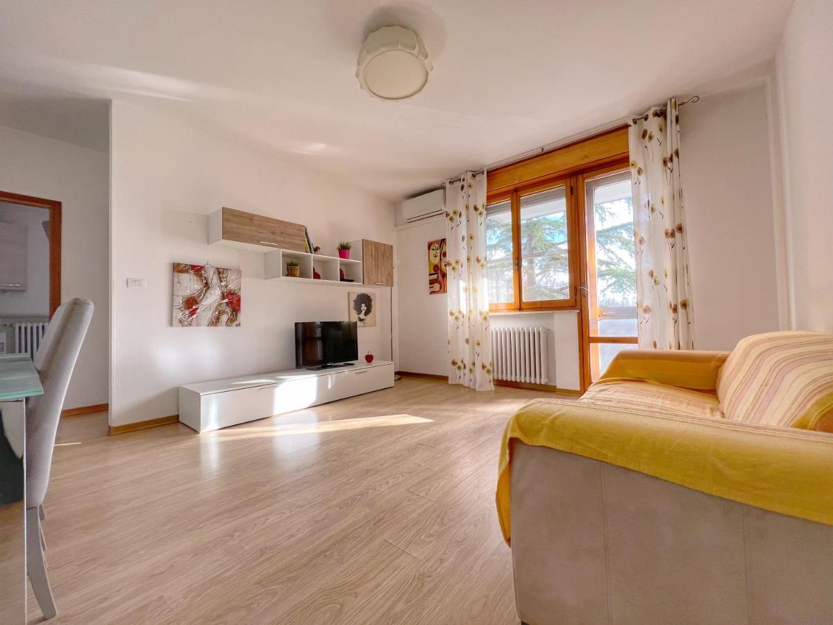 Lovely Apartment A Due Passi Dal Mare Rimini Exterior foto